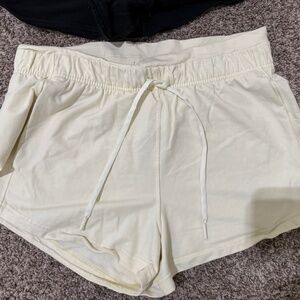 Lululemon Inner Glow High Rise Short 3"